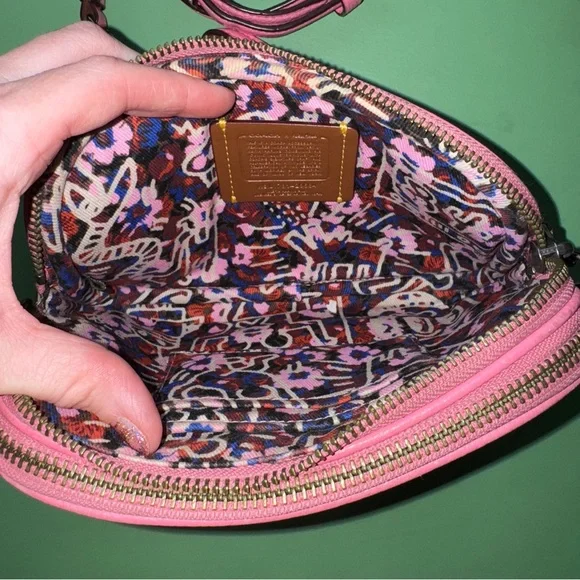 Coach x Keith Haring Crossbody Bag - Picture 4 of 15